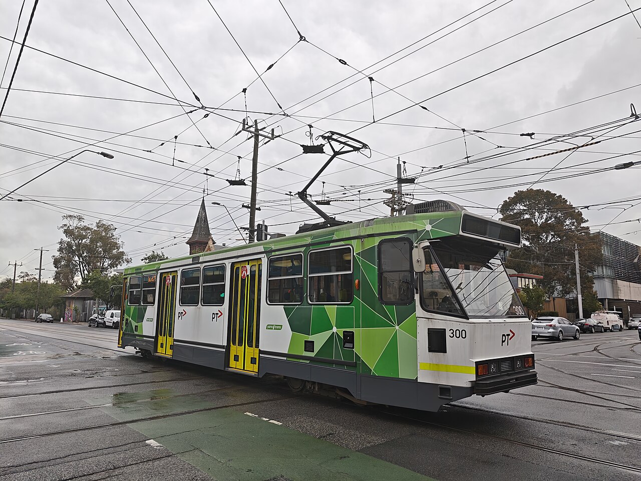 Green tram at the corner of Carlisle Street and Chapel Street