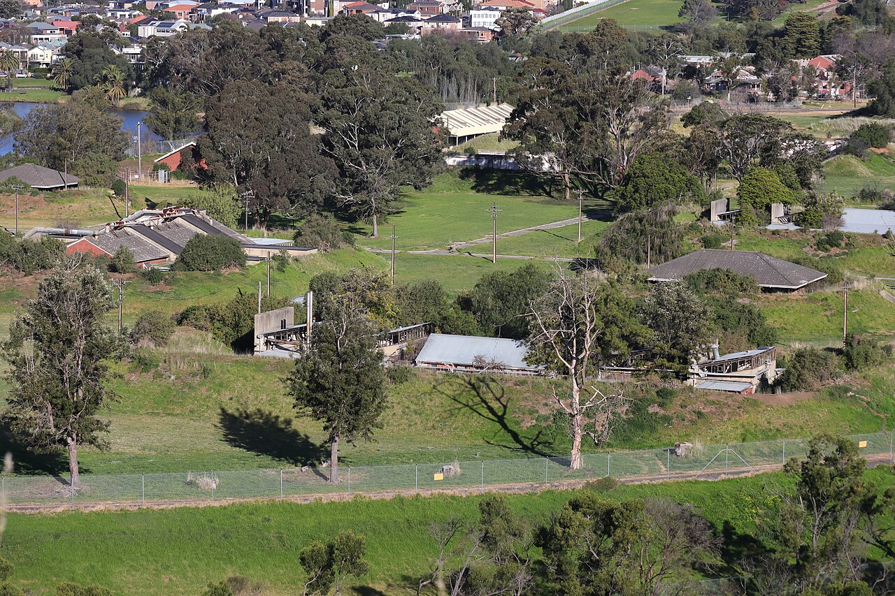 Abandoned buildings in the Maribyrnong valley
