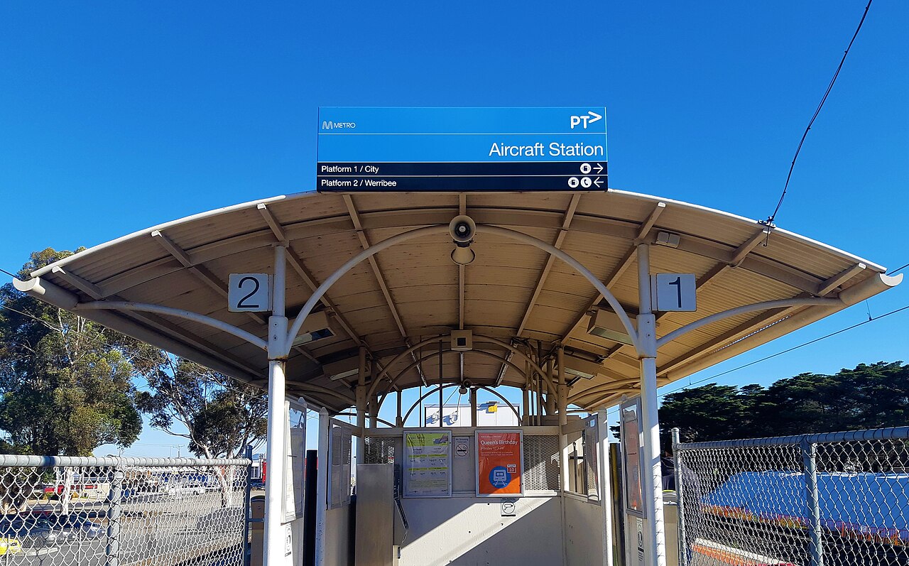 Platform shelter at Aircraft station