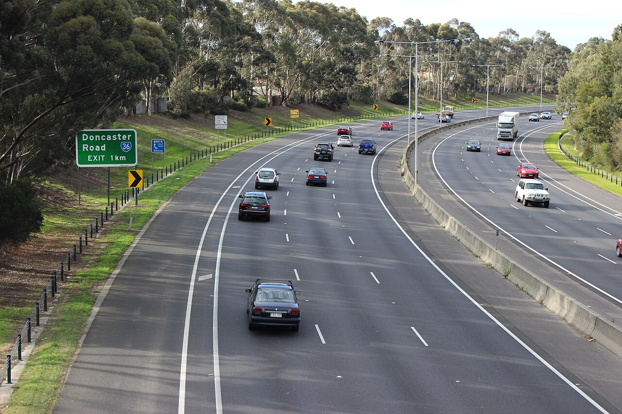 Traffic on the Bulleen Bend of the Eastern Freeway