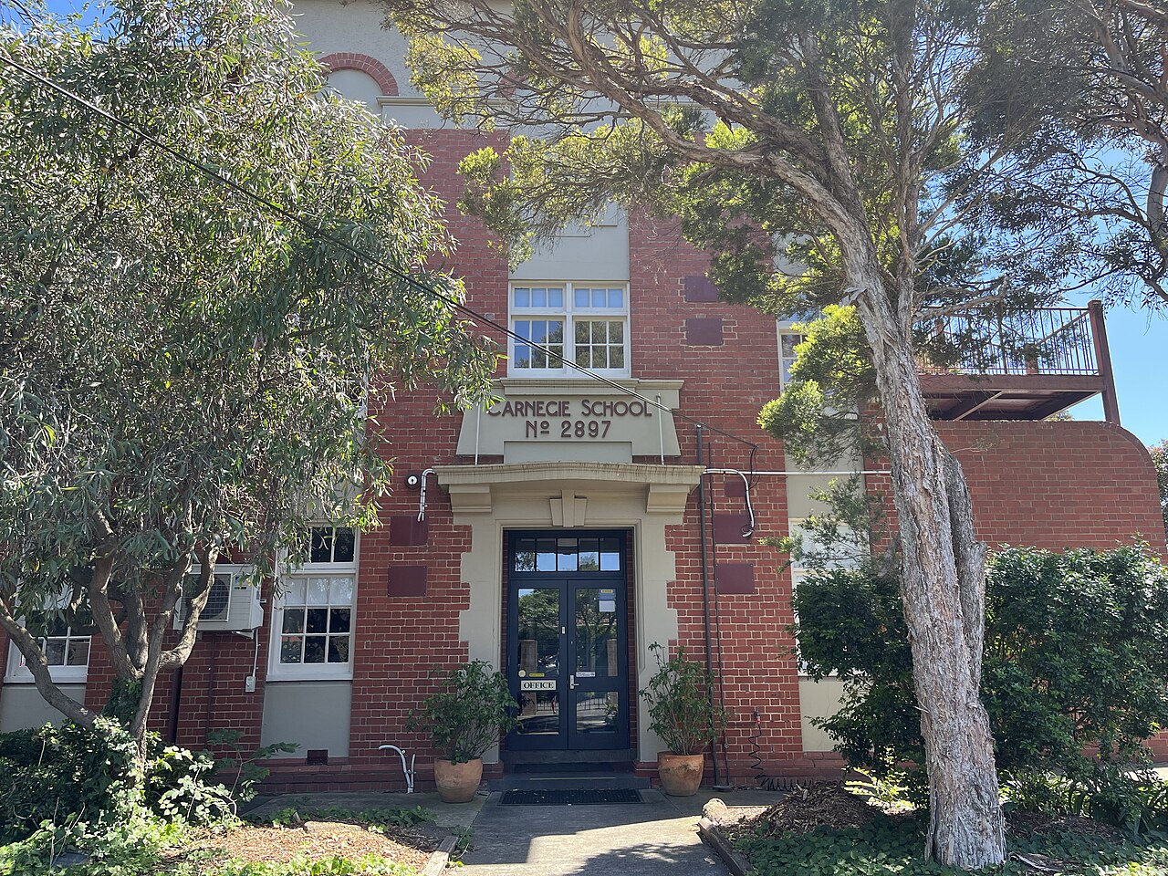 Main building of Carnegie Primary School