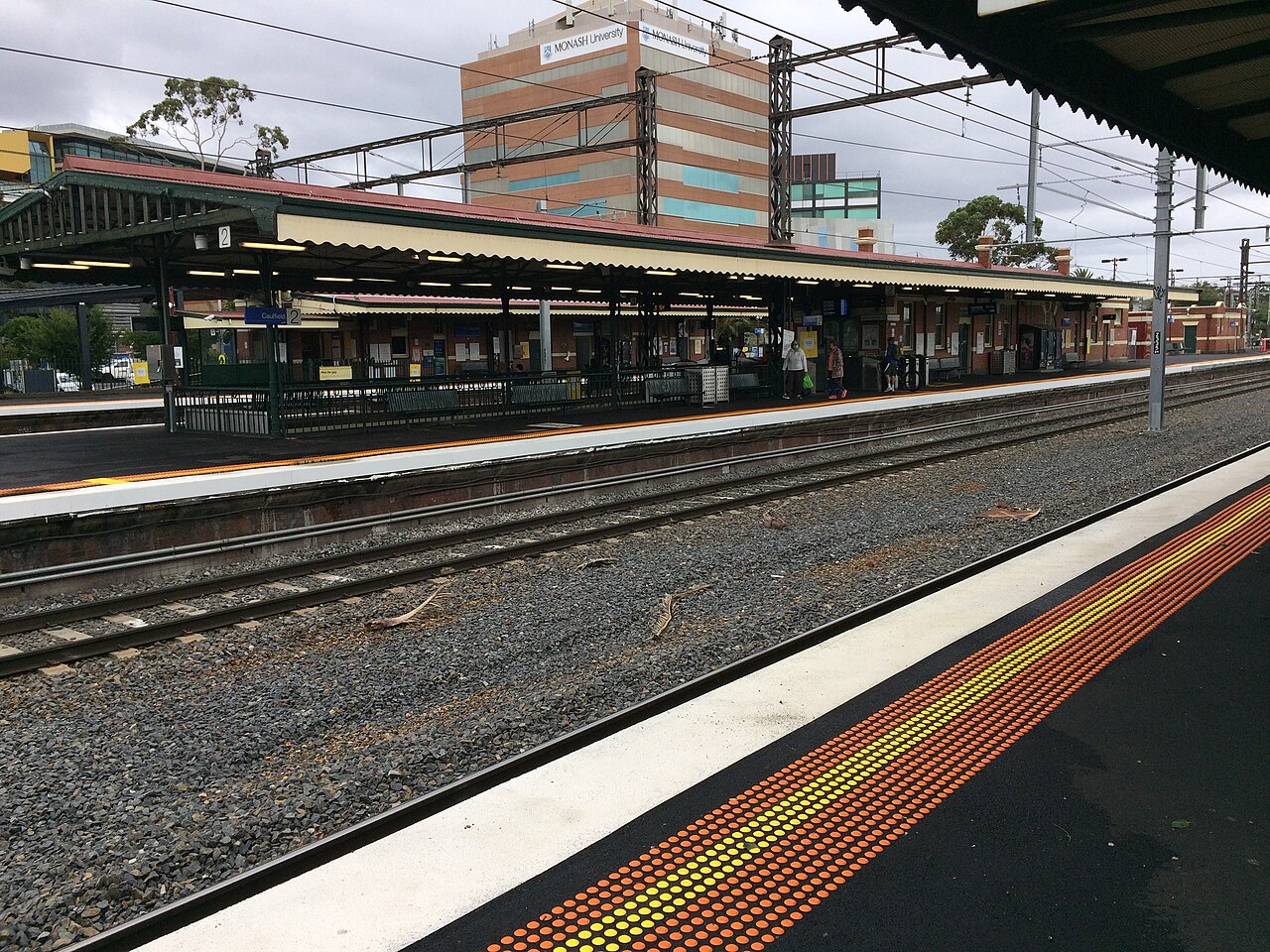 Platforms and heritage buildings at Caulfield railway station