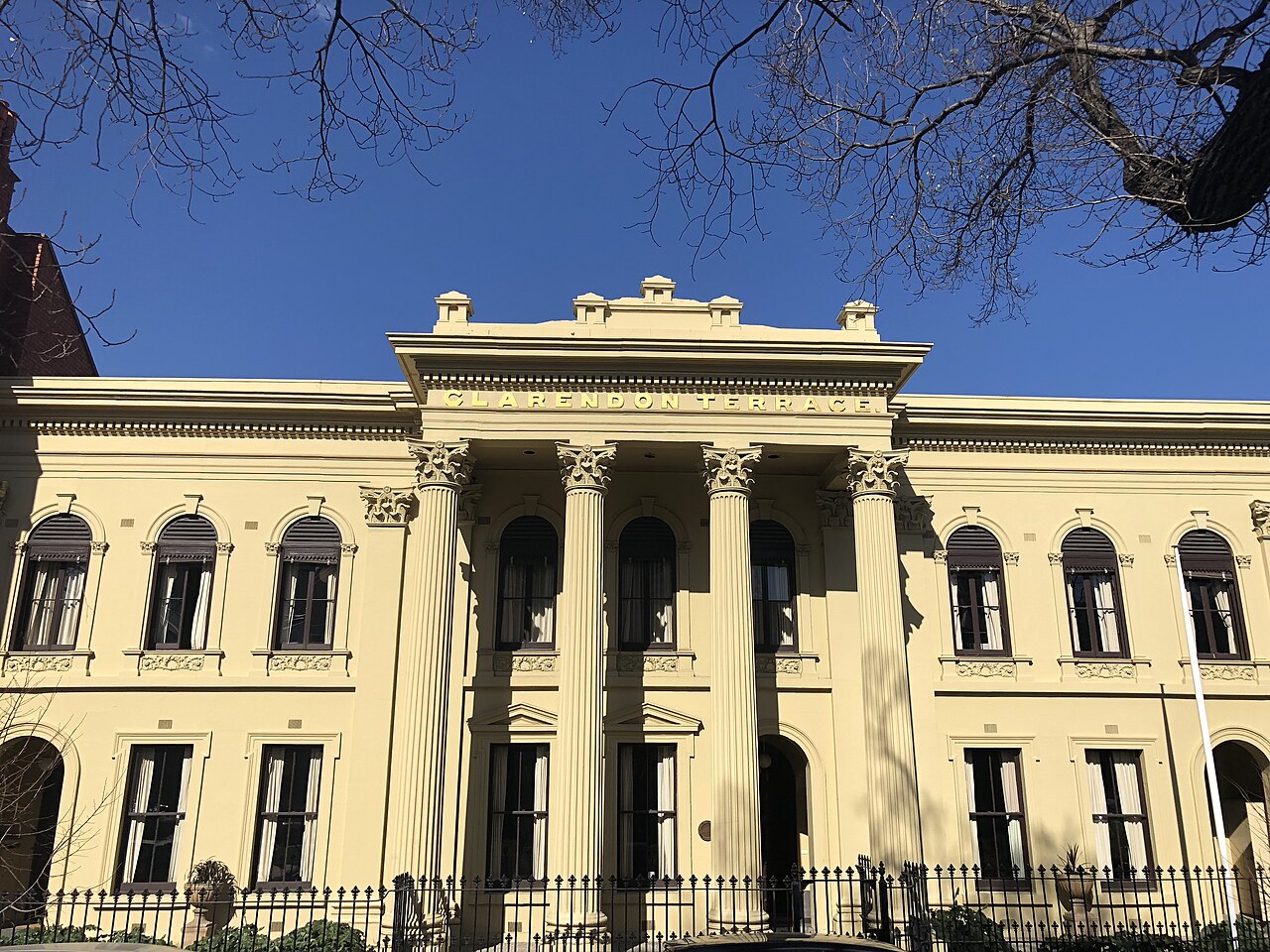 Clarendon Terrace, a colonnaded building in East Melbourne