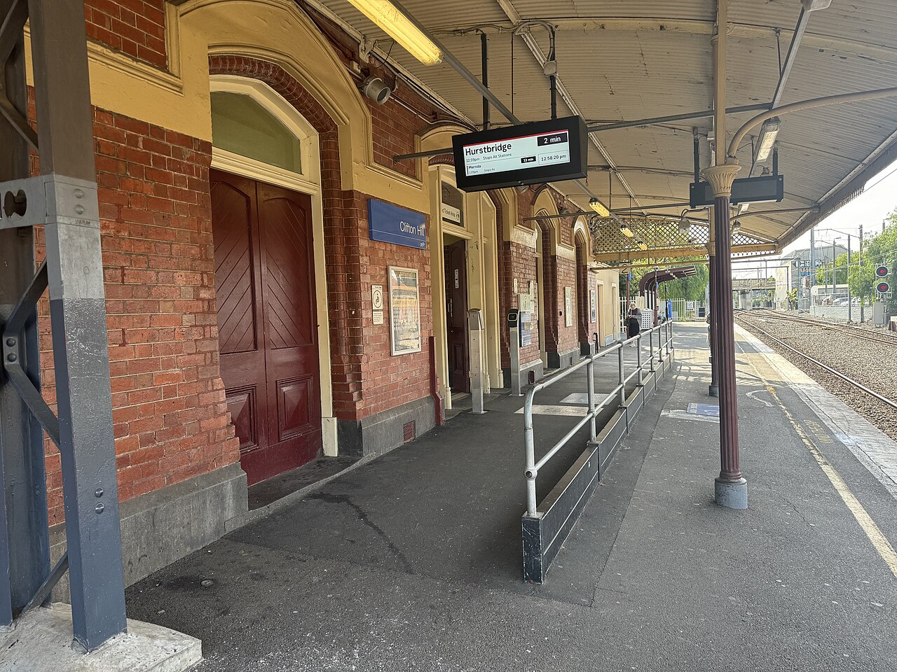 Clifton Hill Platform 2 building and verandah