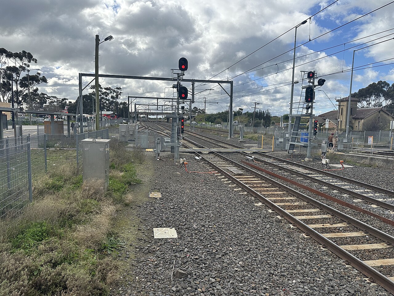 Tracks and signals at Craigieburn railway station