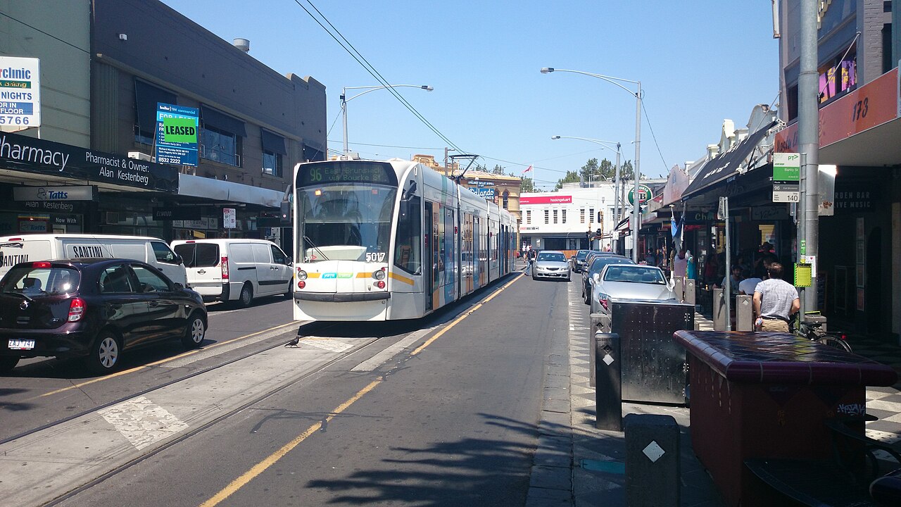 D2-class tram on Acland Street in St Kilda
