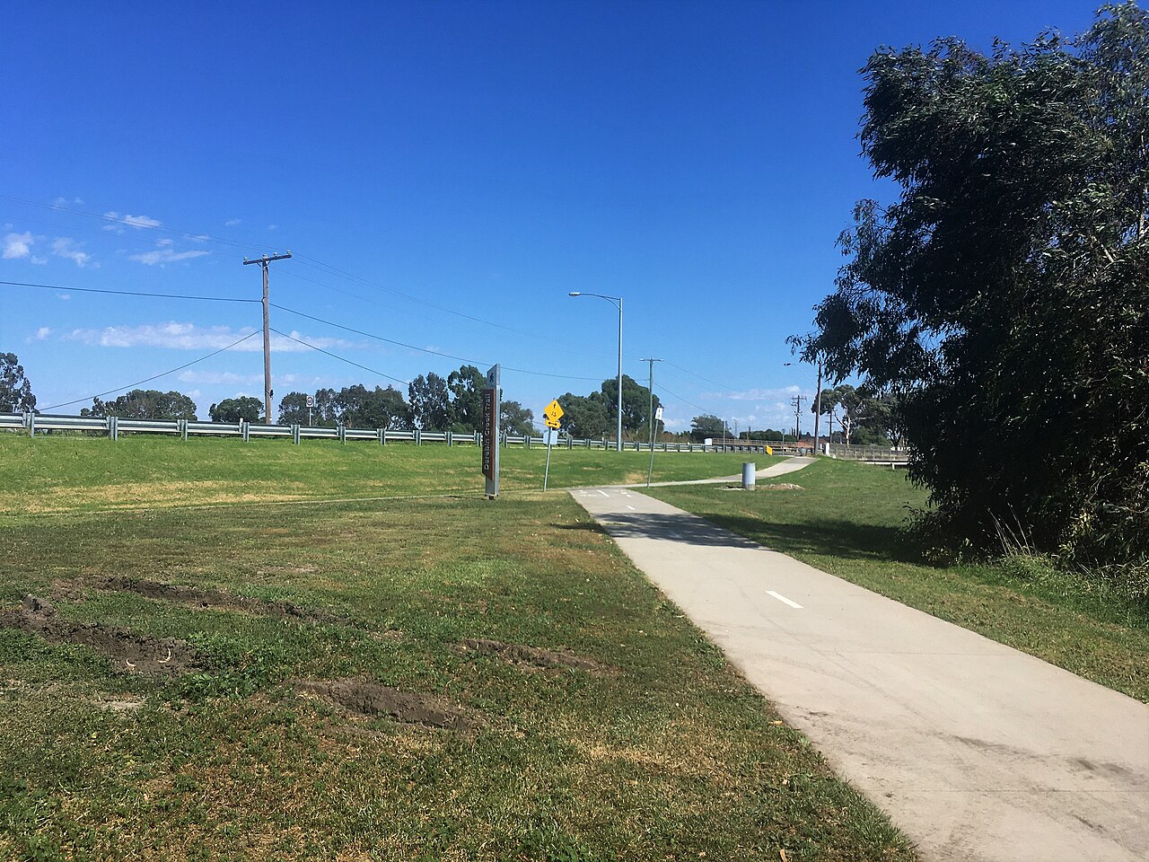 Darebin Creek Trail path at McKimmies Road