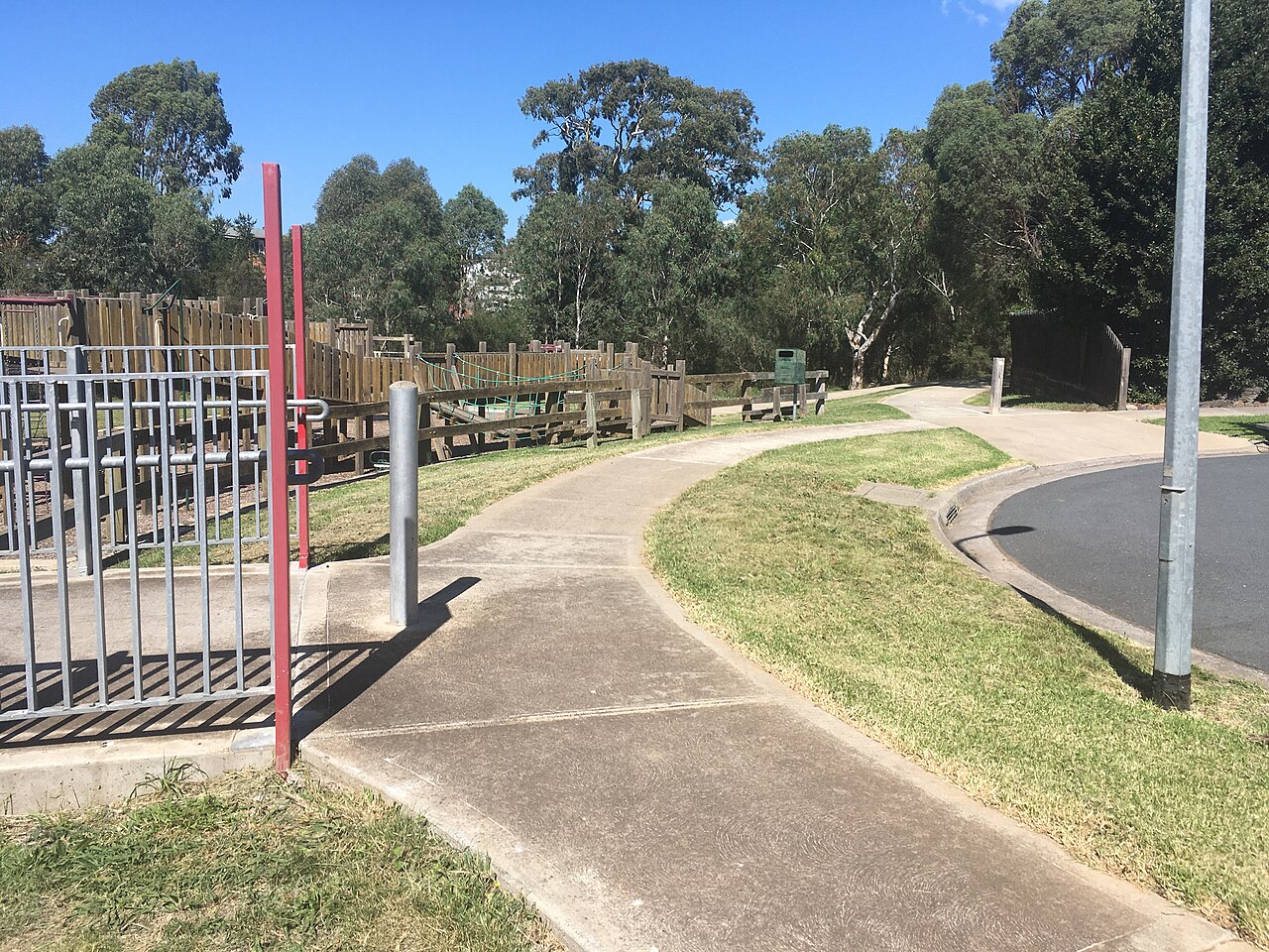 Darebin Creek Trail at Porshe Park, Epping