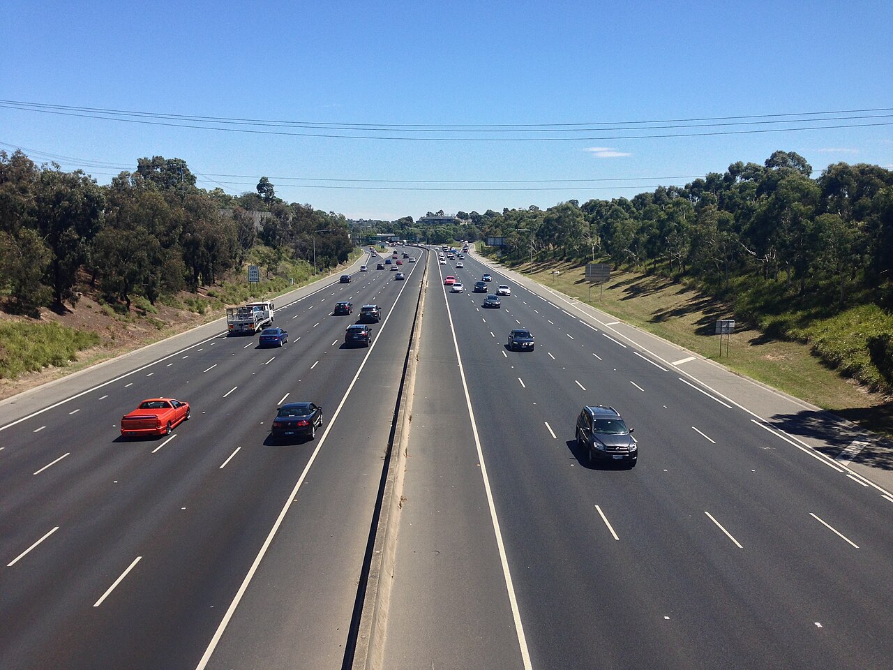 Eastern Freeway at Box Hill North lined with bushland