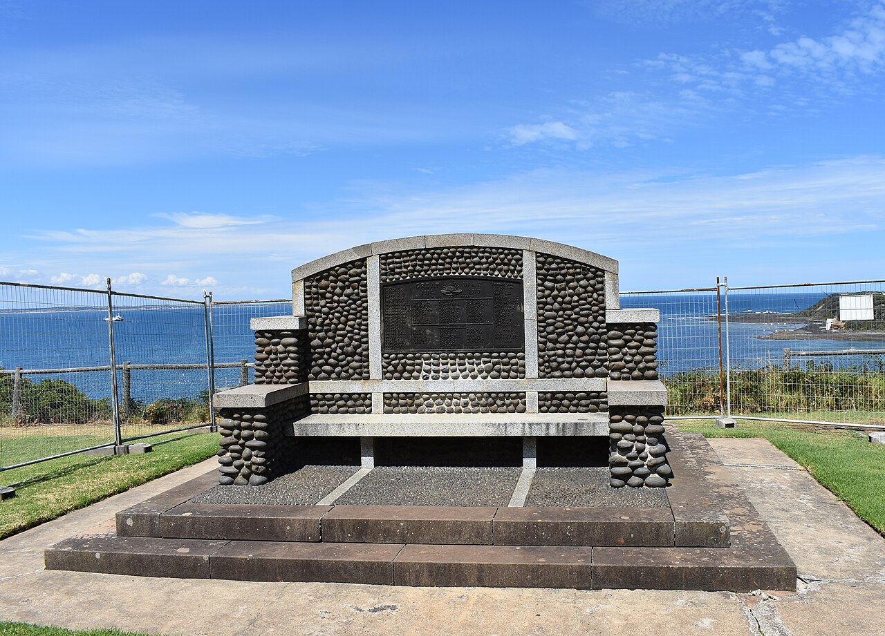 Flinders World War I Memorial overlooking the sea