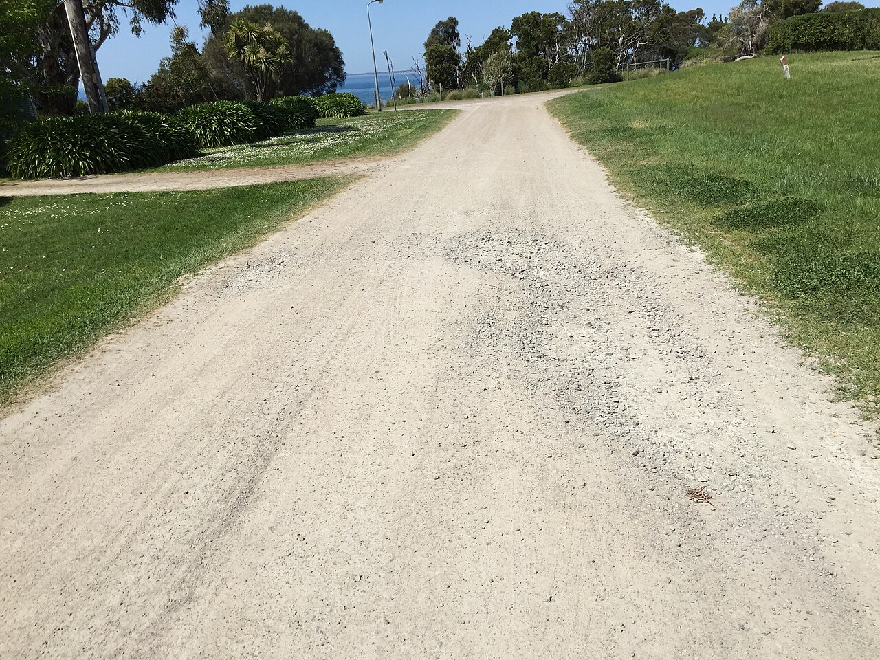 Gravel Gordon Street, Flinders, between grass verges
