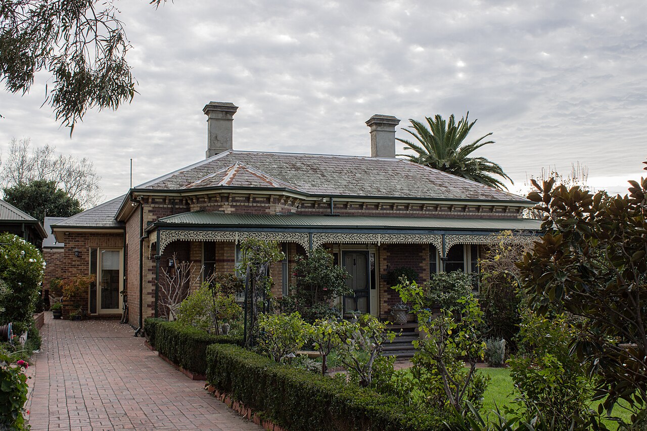 Heritage home on Walpole Street, Kew