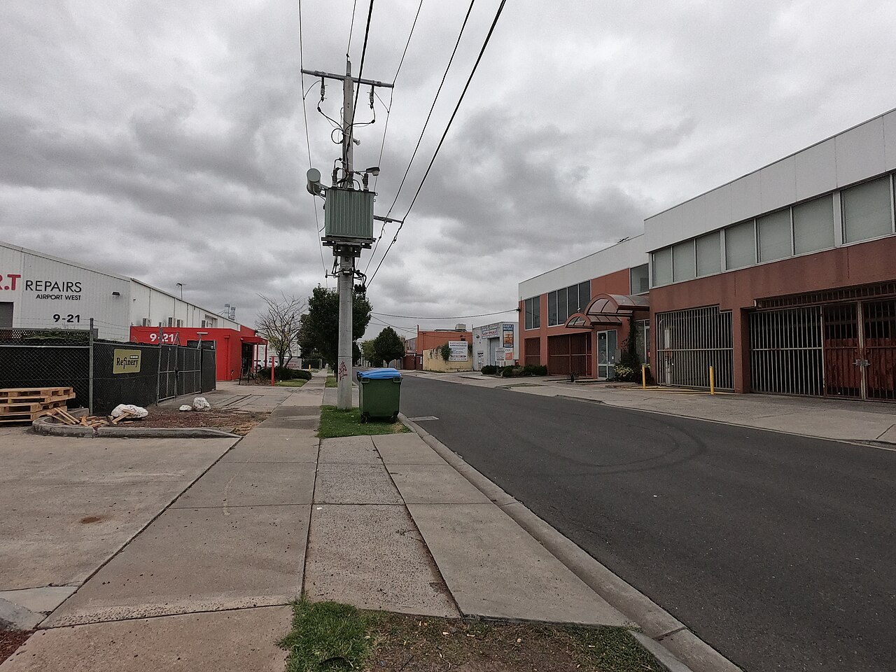 Hood Street, Airport West