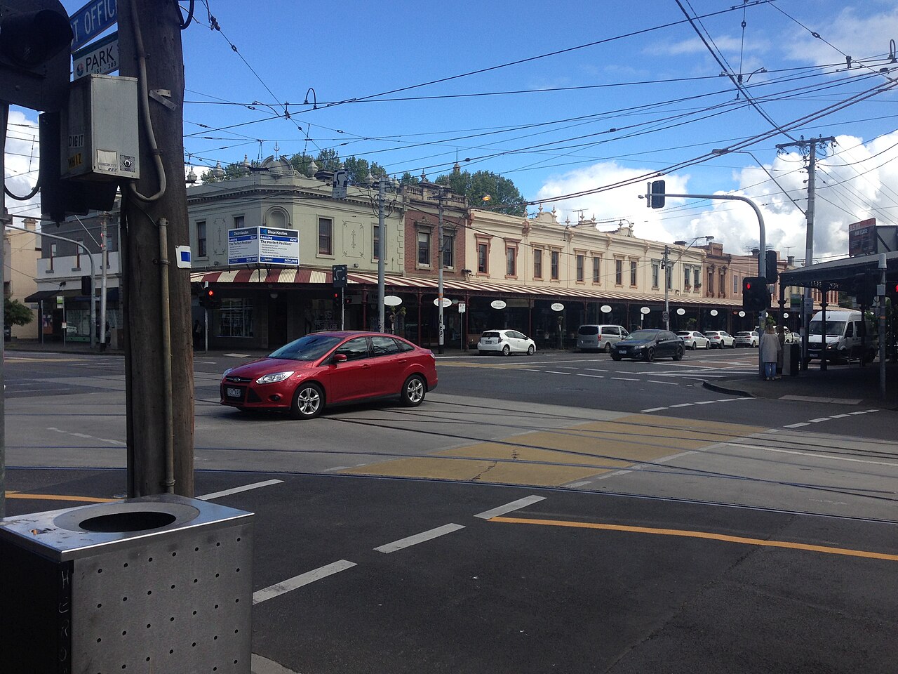 Intersection of Park Street and Clarendon Street with verandah shops