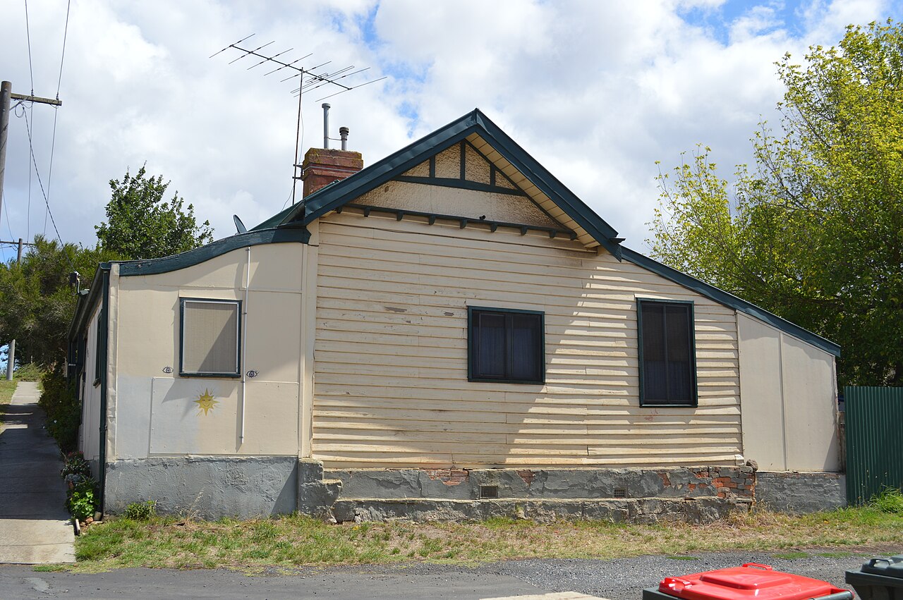 Kilmore weatherboard cottage