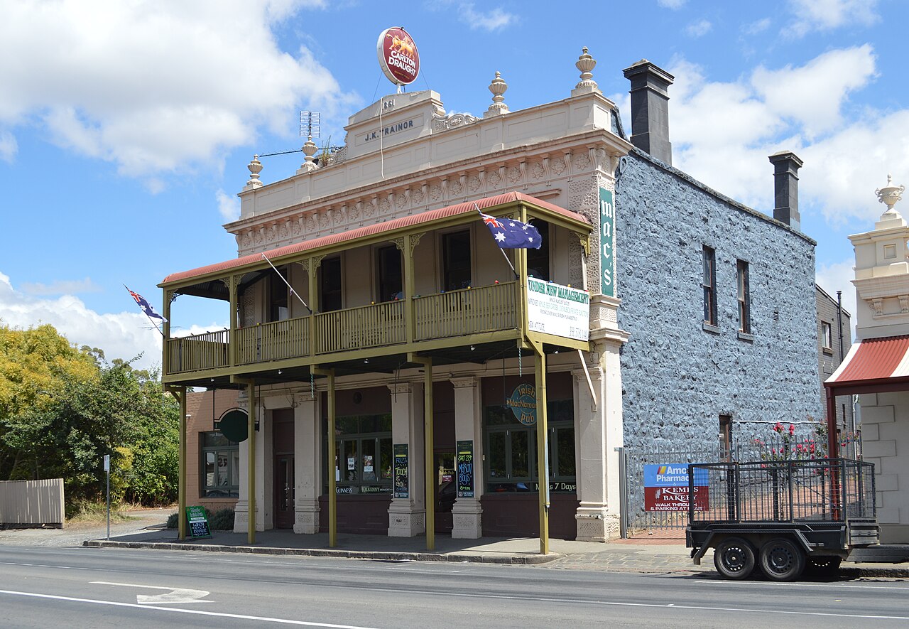Kilmore Mac's Hotel with its iron-lace balcony