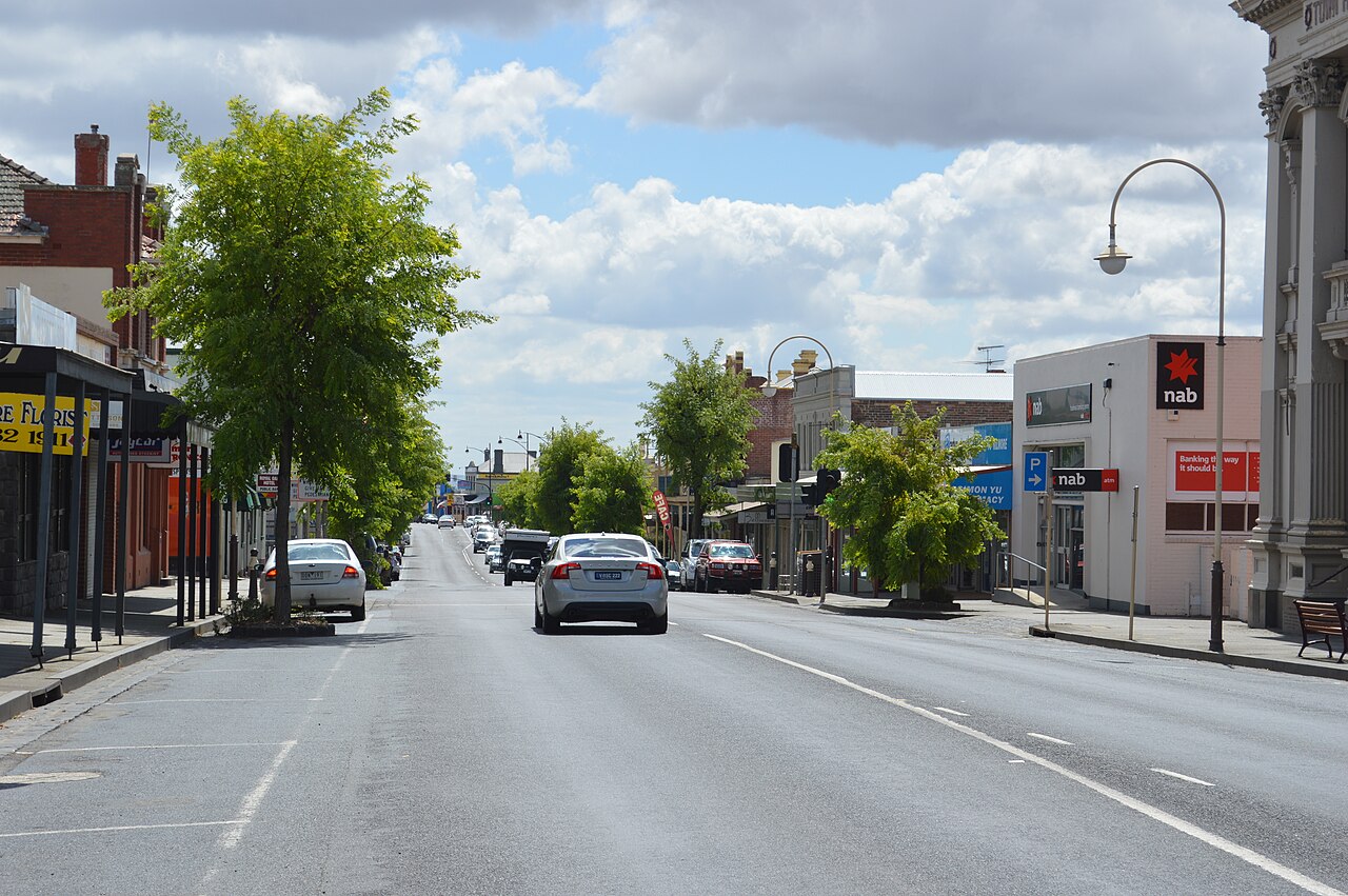 Kilmore Sydney Street lined with shops and trees