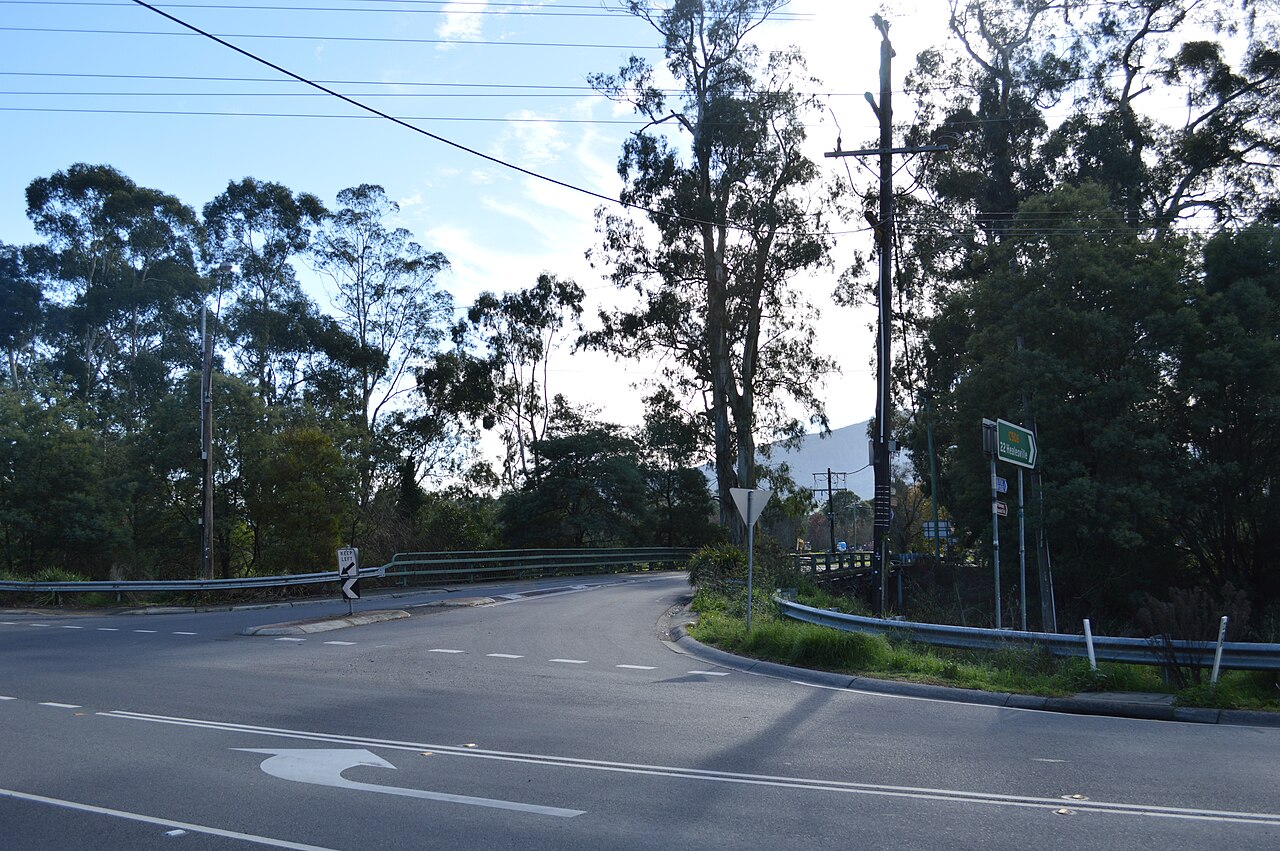 Road at the Yarra River bridge in Launching Place