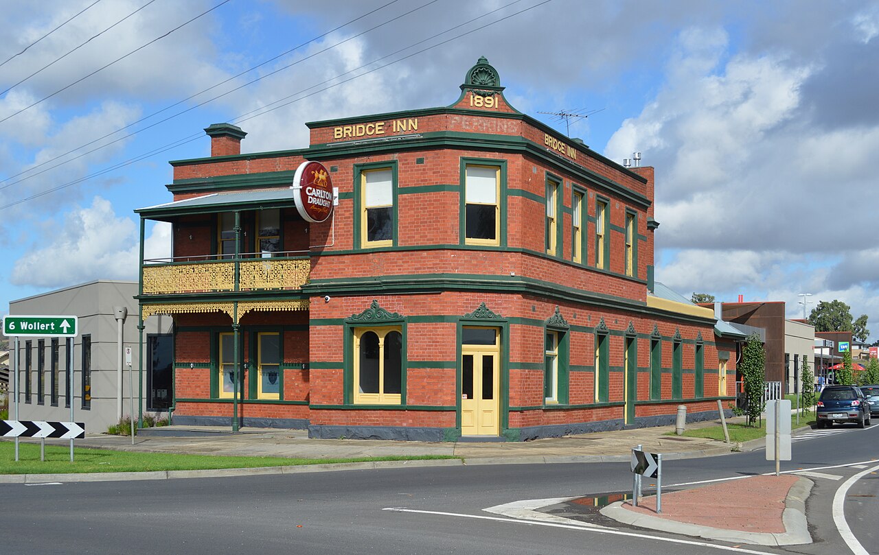 Mernda Bridge Inn Hotel
