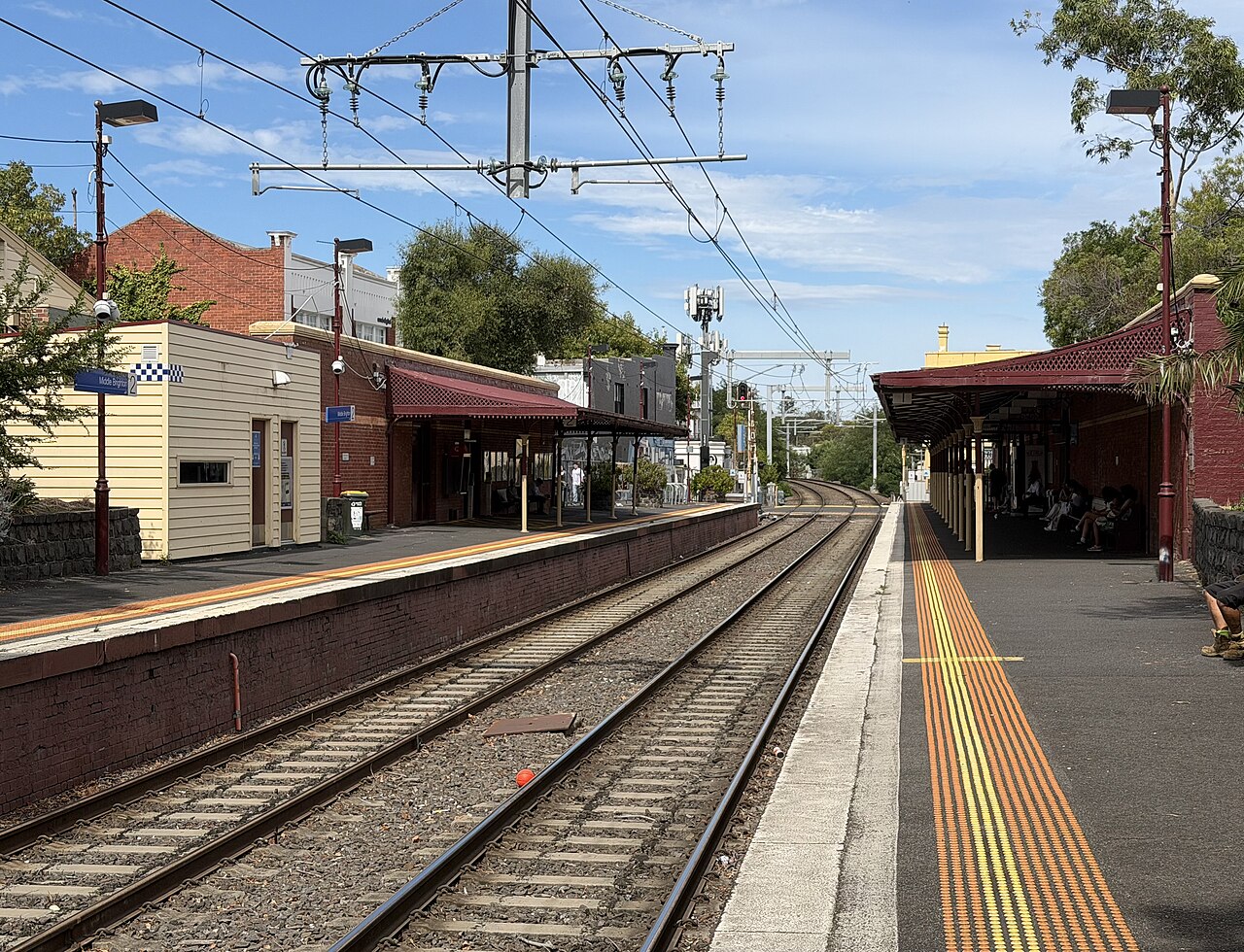 Platform at Middle Brighton railway station