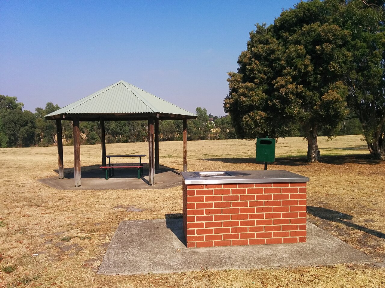 Barbecue shelter in Peppercorn Park