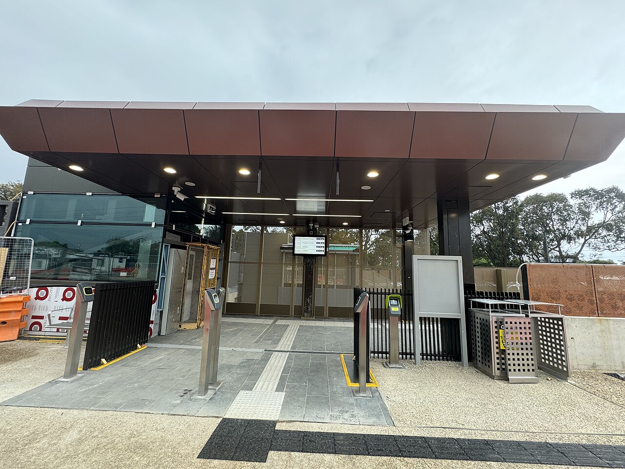 Entrance concourse at Ringwood East railway station