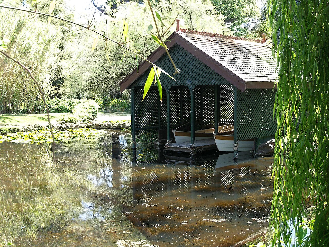 Rippon Lea boat house by the lake