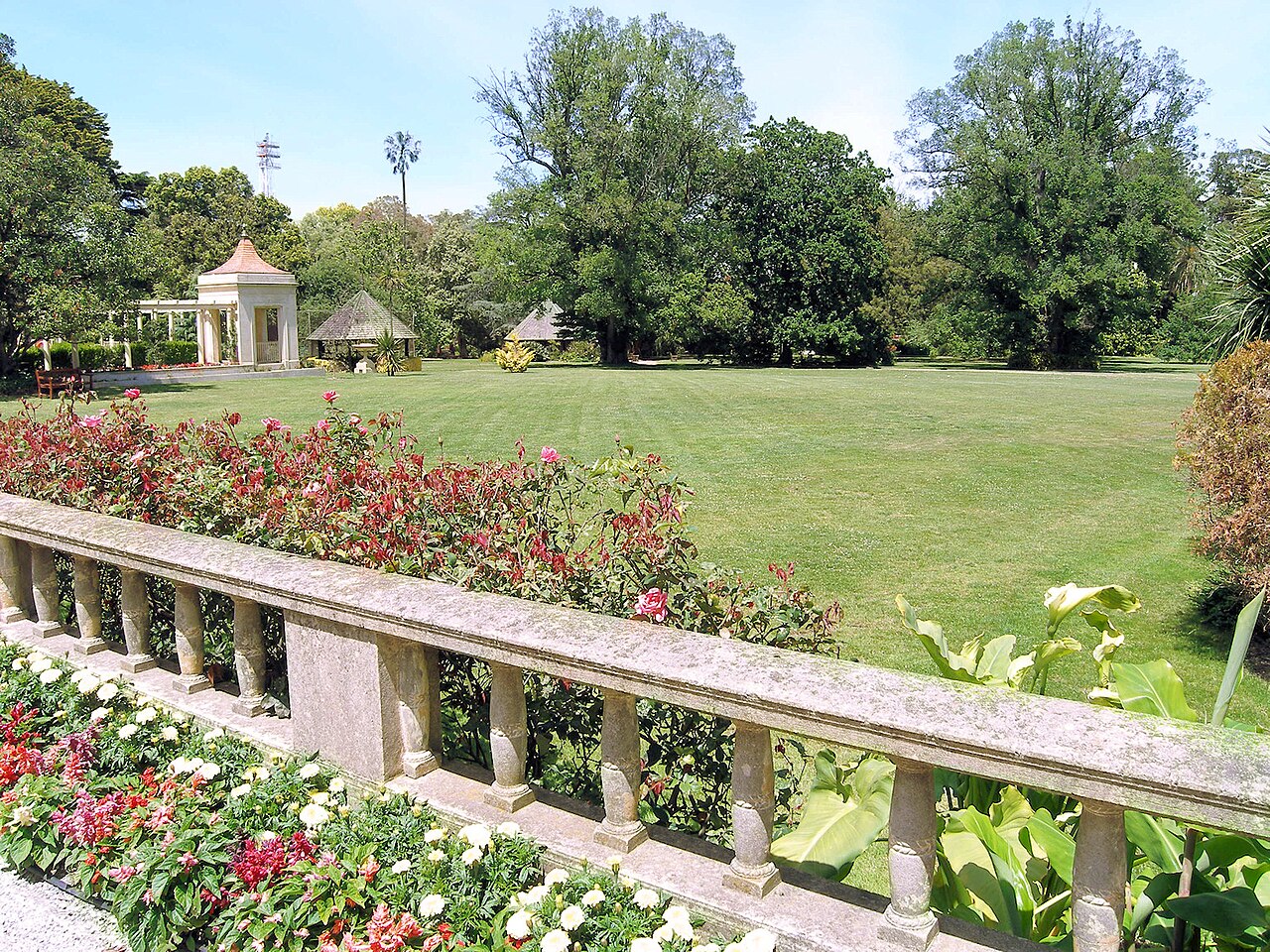 Rippon Lea lawn and balustrade