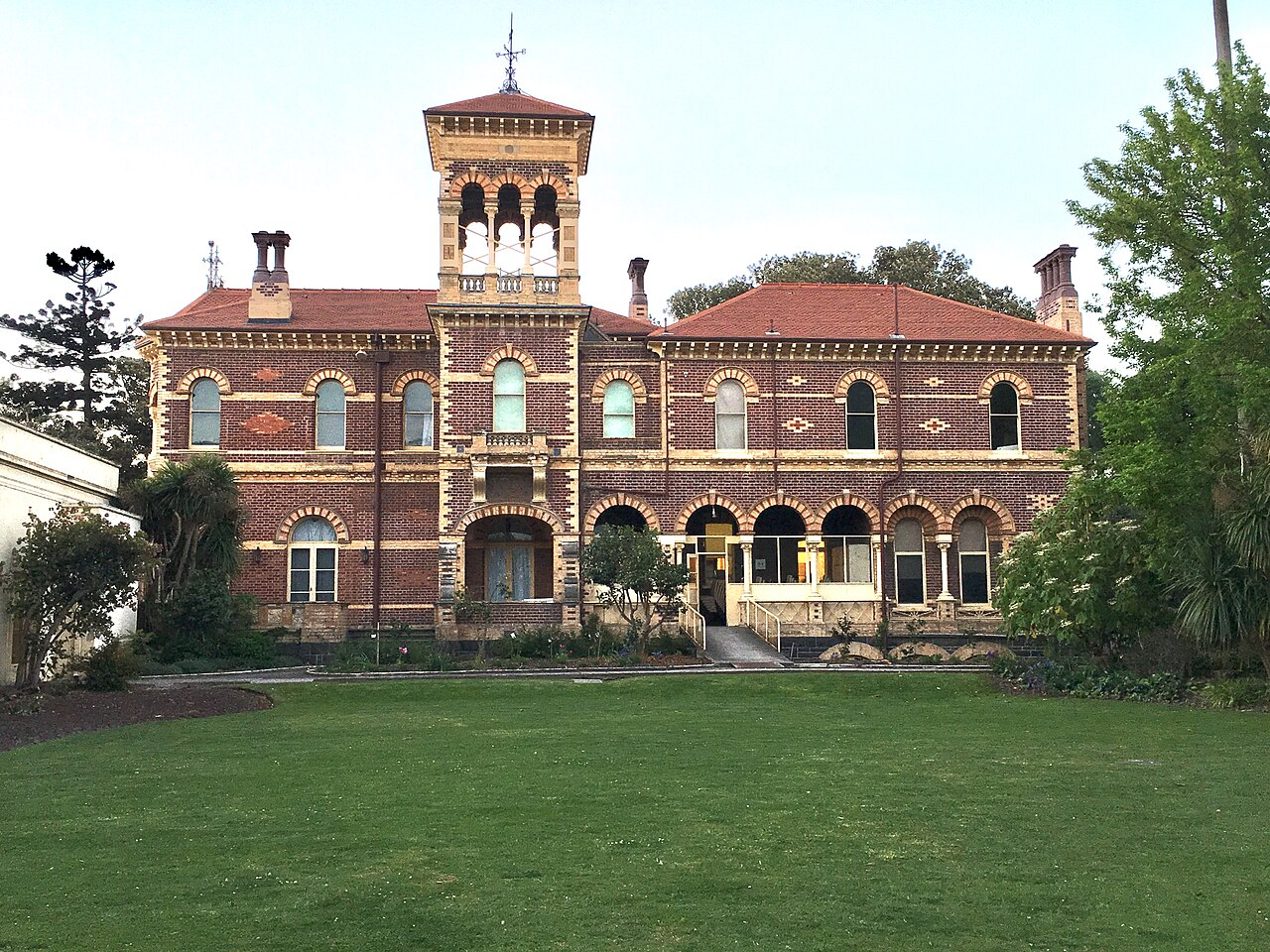 South front of Rippon Lea with its tower