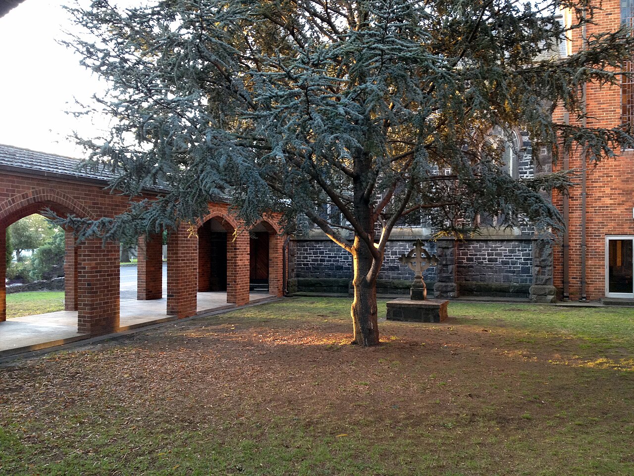 Cloister garden at St Andrew's Church, Brighton
