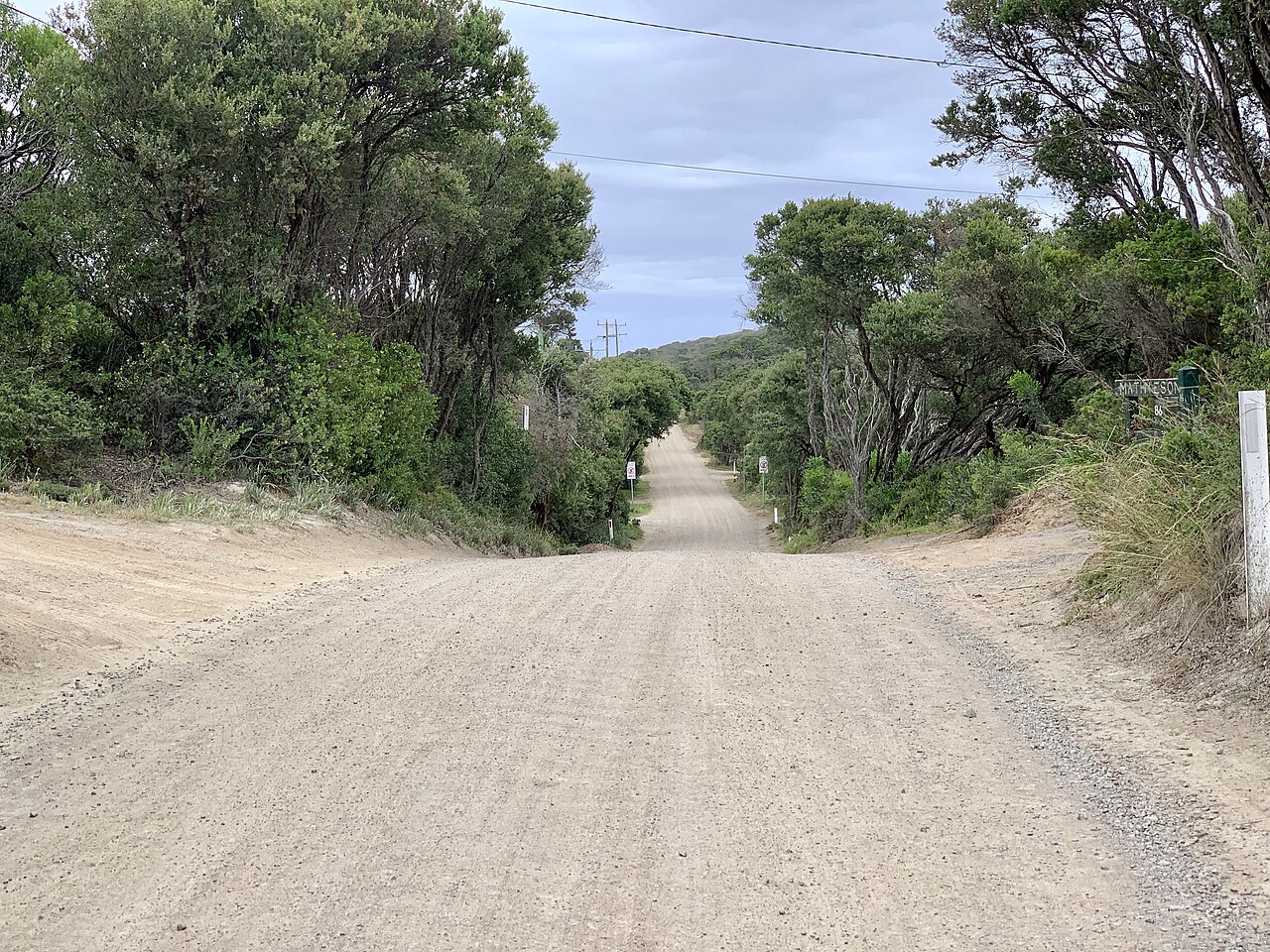 St Johns Wood Road, a sandy track toward Bridgewater Bay