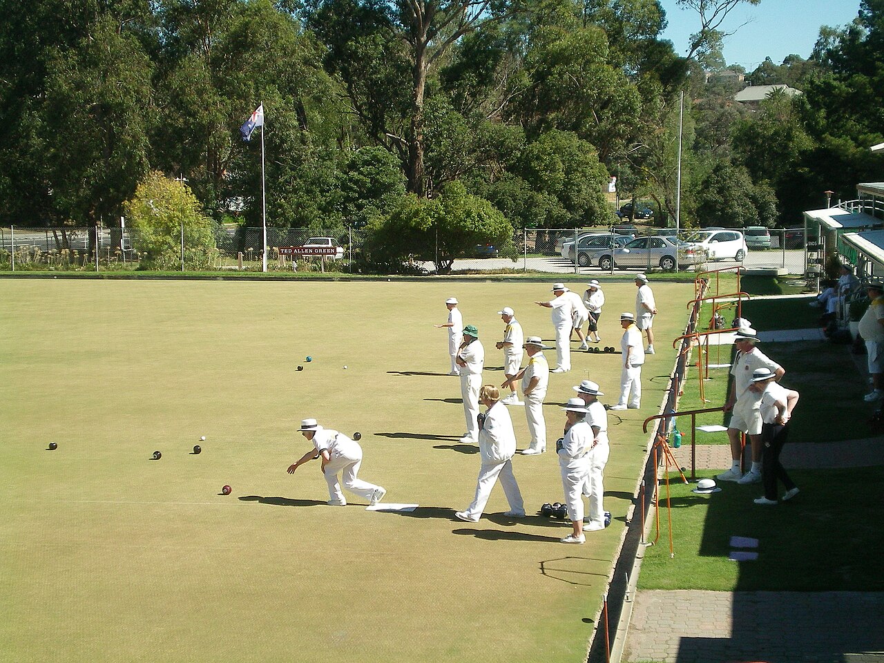 Lawn bowls on the green at Templestowe Bowling Club