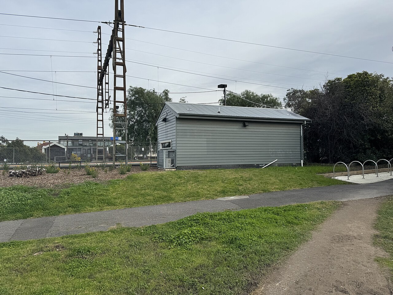 Small station building and grassy path at Thornbury station