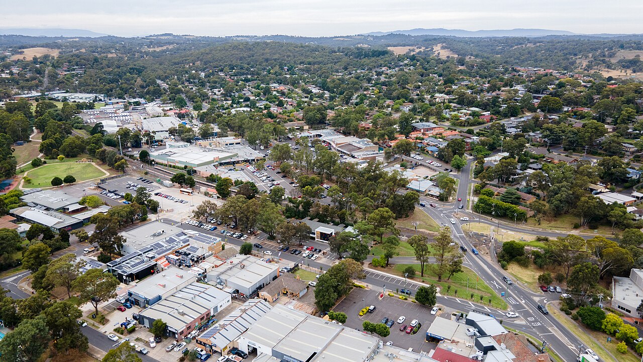Aerial view over central Diamond Creek and its main road