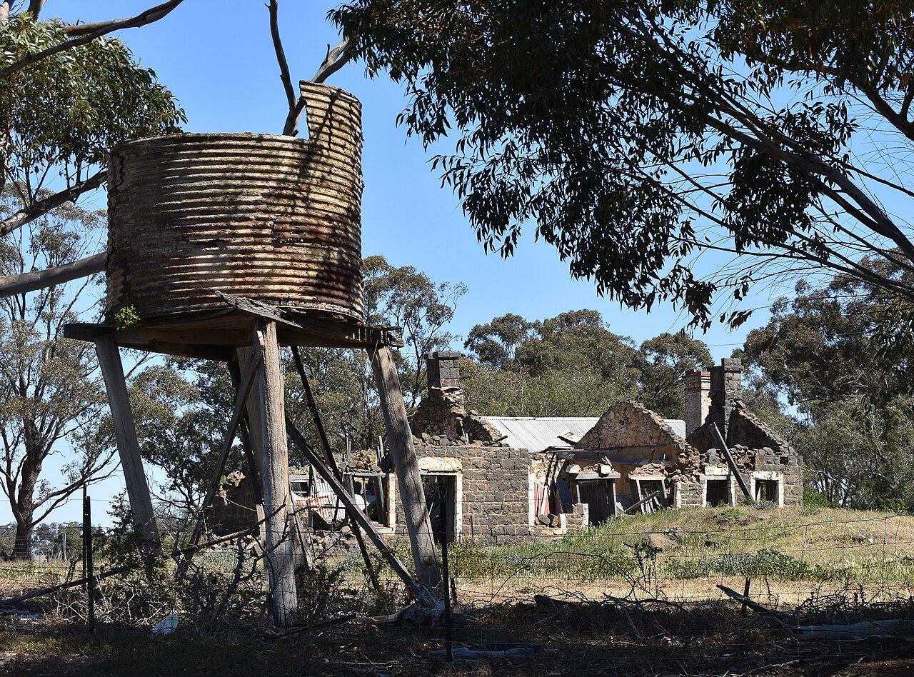 Ruins and timber water tank at the Exford Homestead, Weir Views