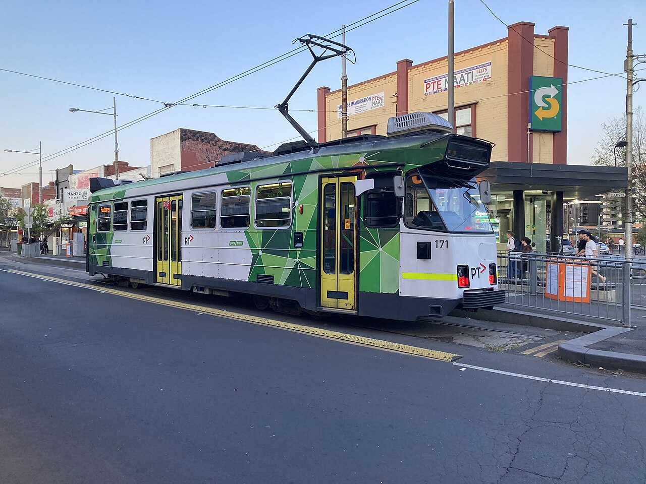 Z-class tram on route 82