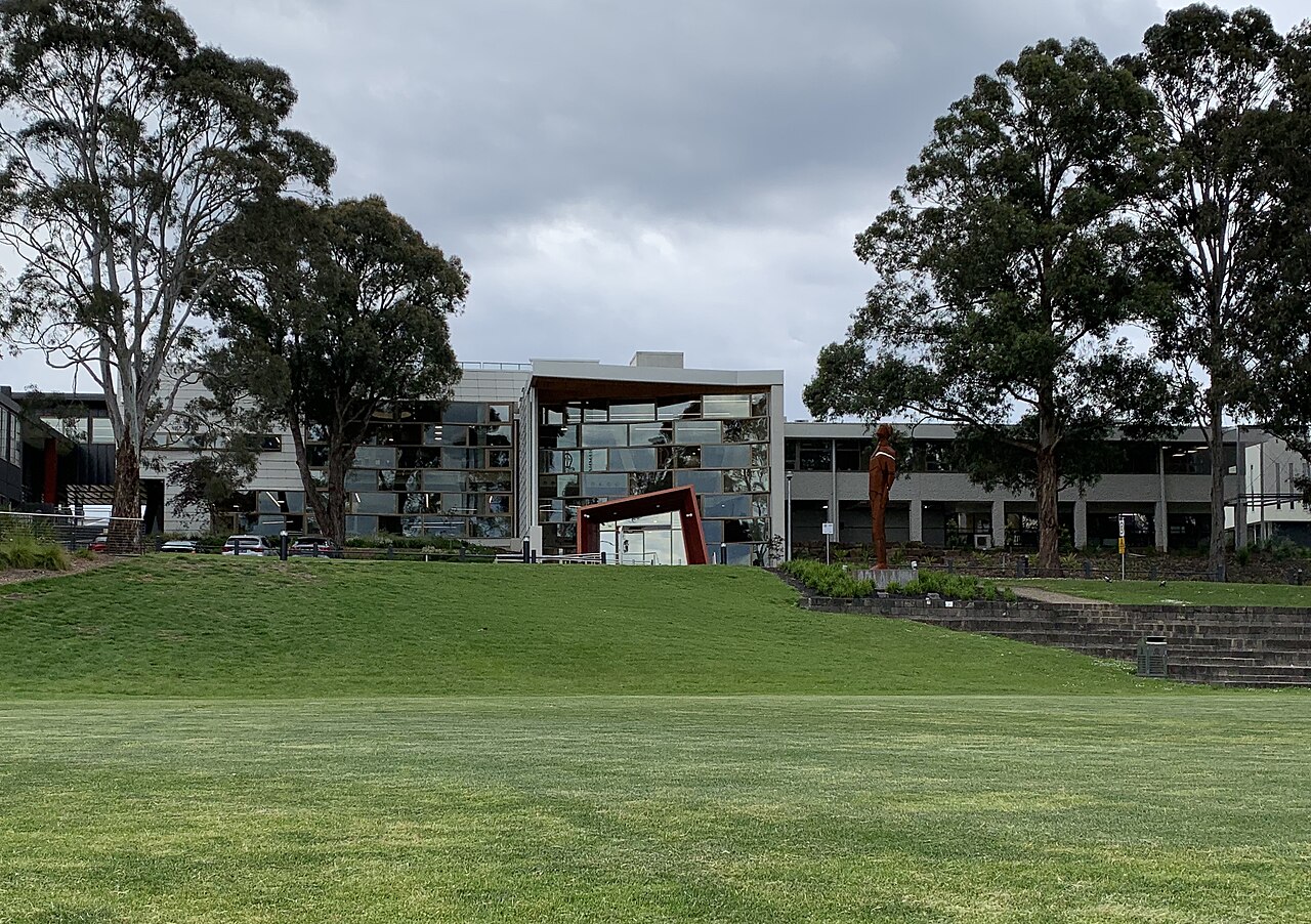 Yarra Valley Grammar reception building and lawn