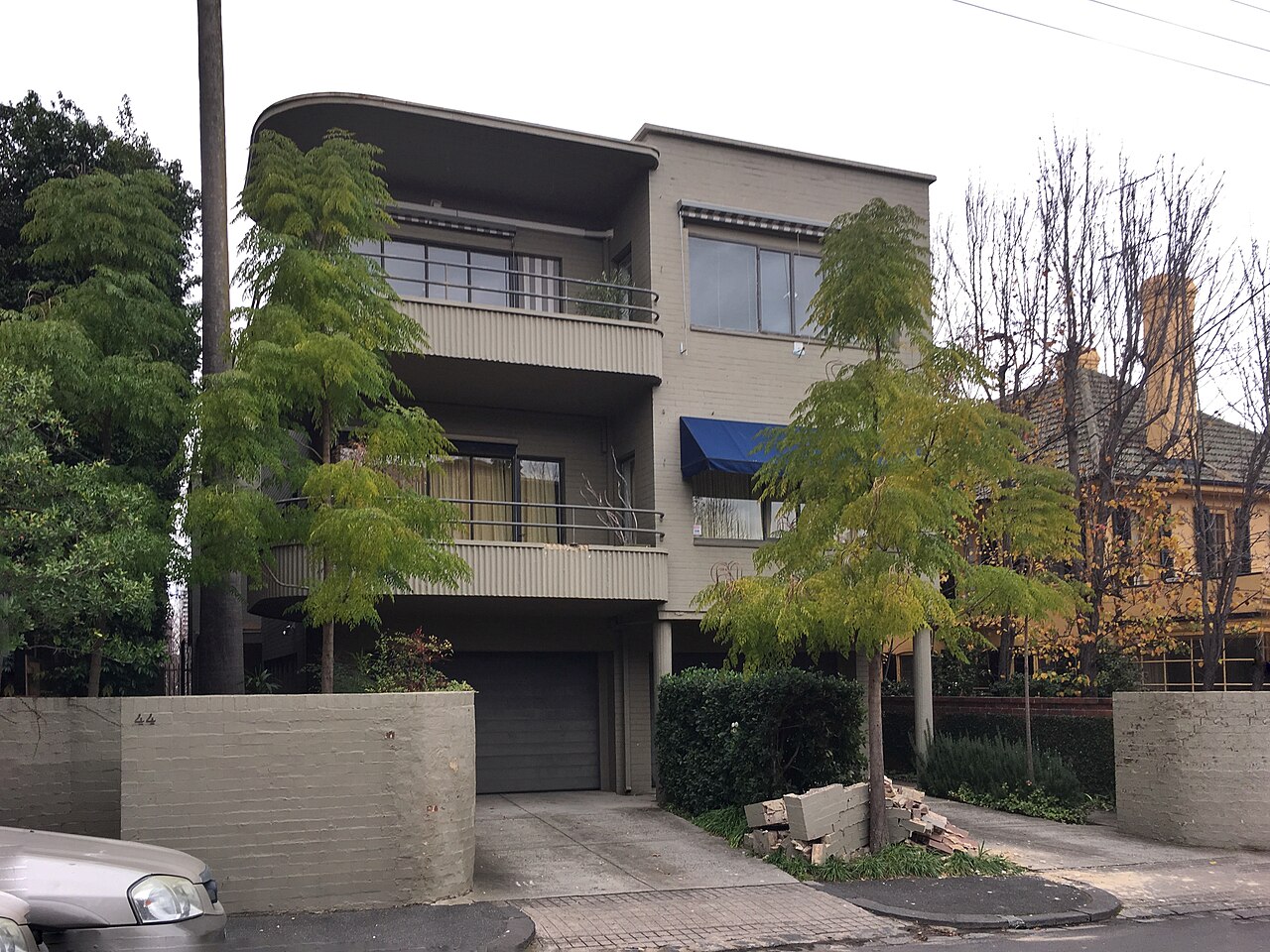 Yarrabee flats seen from Walsh Street