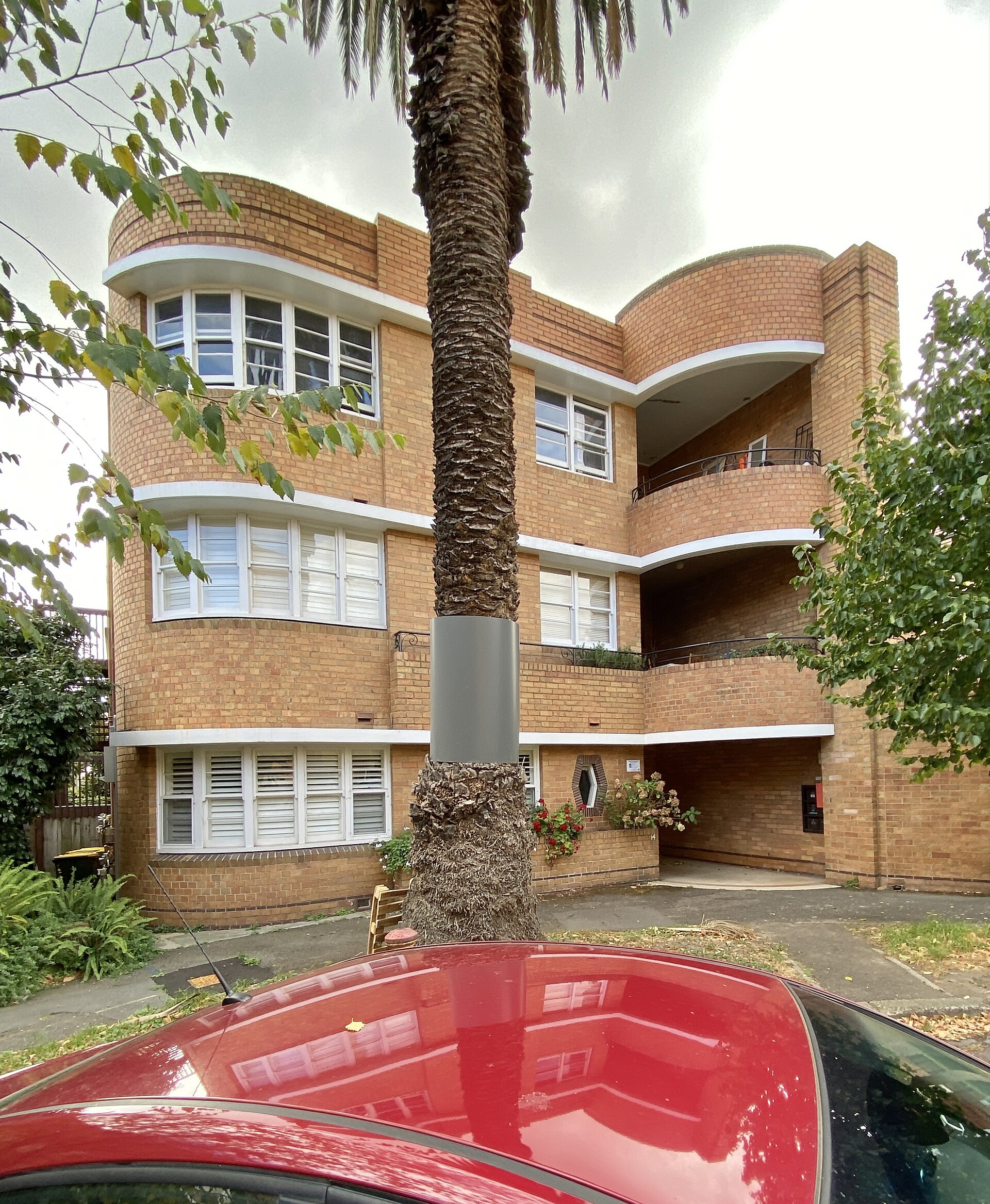 Your Guide to East Melbourne (2026) -- Transport, Parks and Local Character