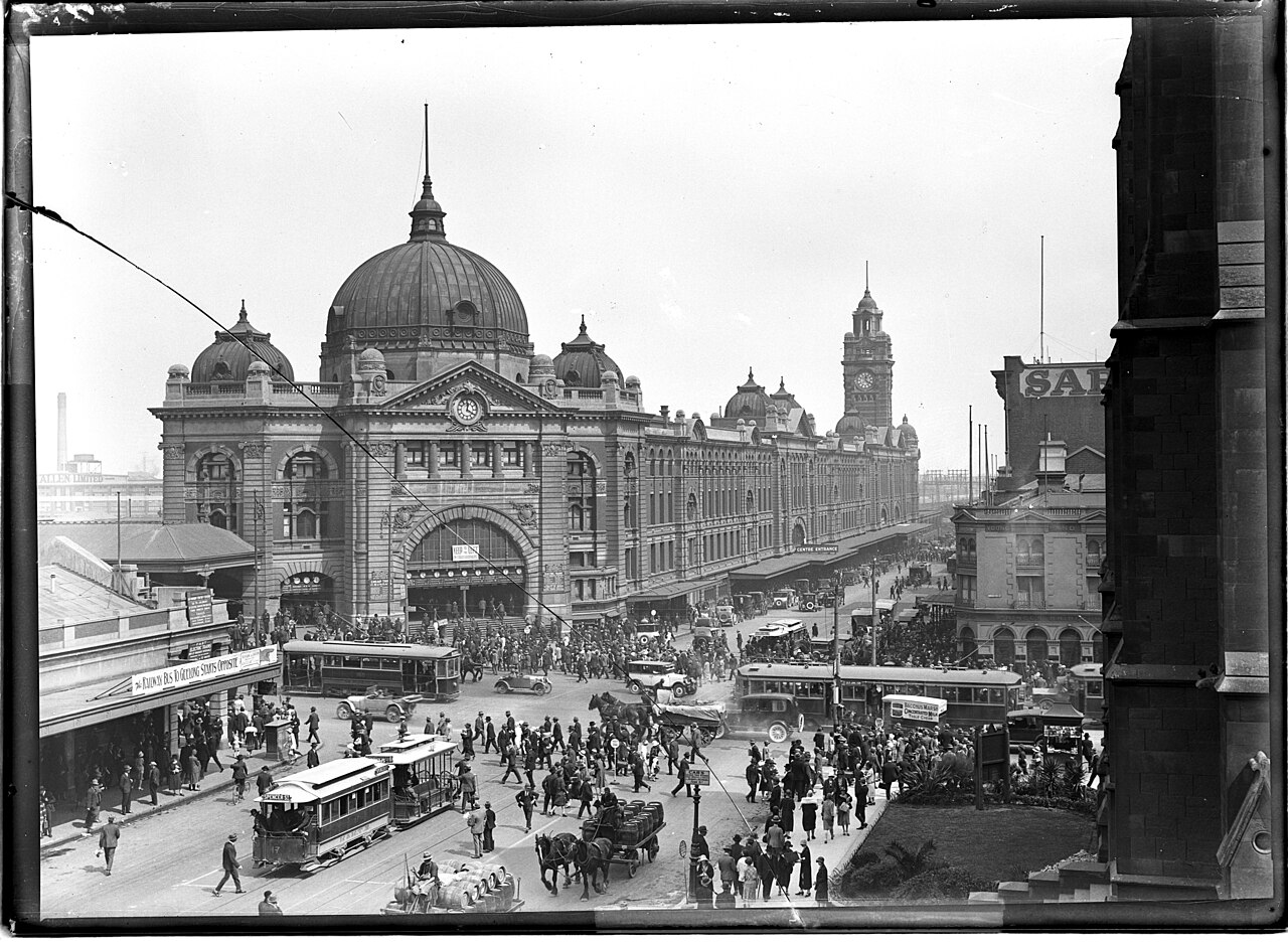 Flinders Street Station, Melbourne, in 1927 with cable trams, horse carts and crowds at the Swanston Street corner