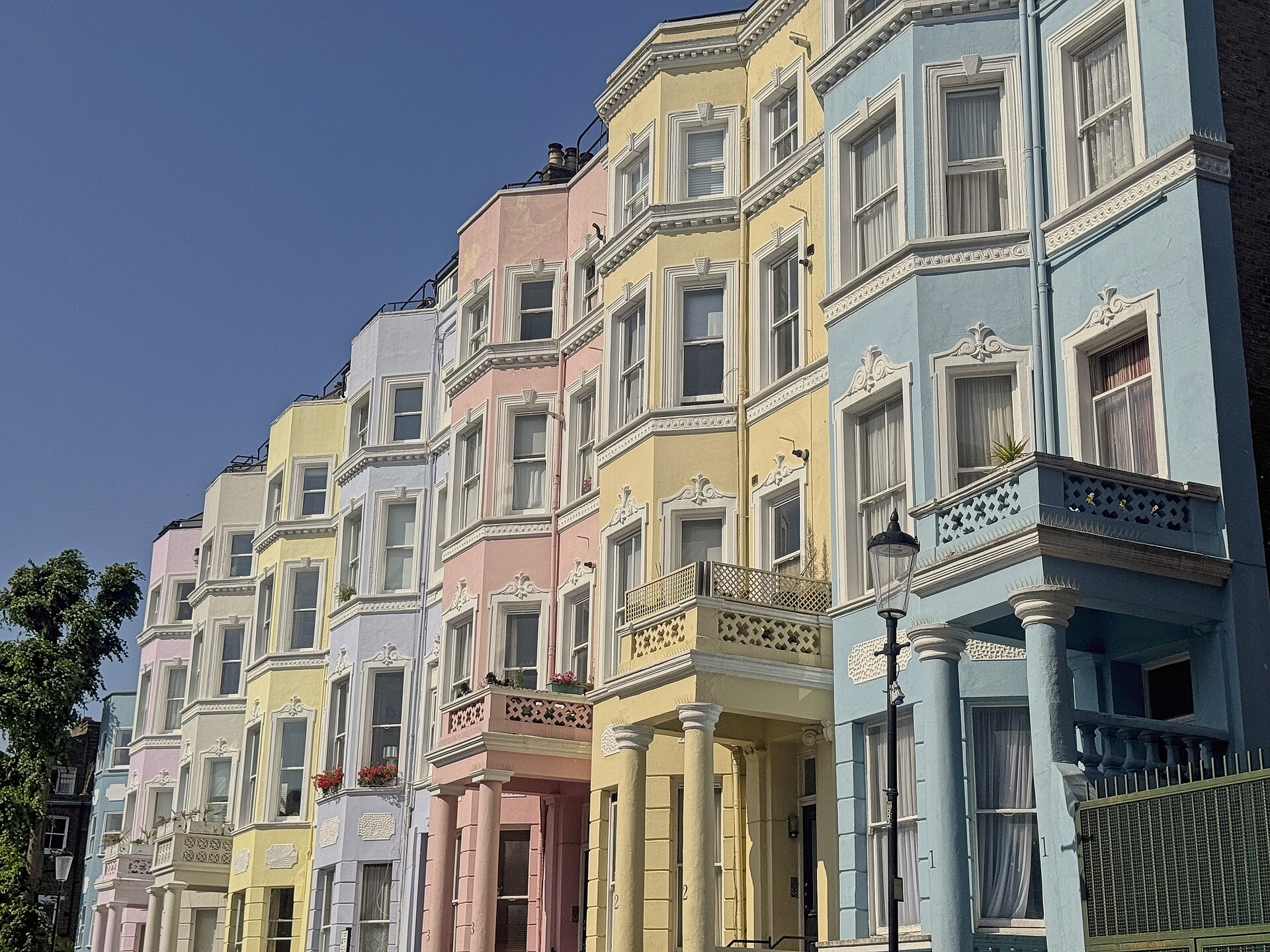 Your Guide to Notting Hill (2026) -- Transport, Parks and Local Character