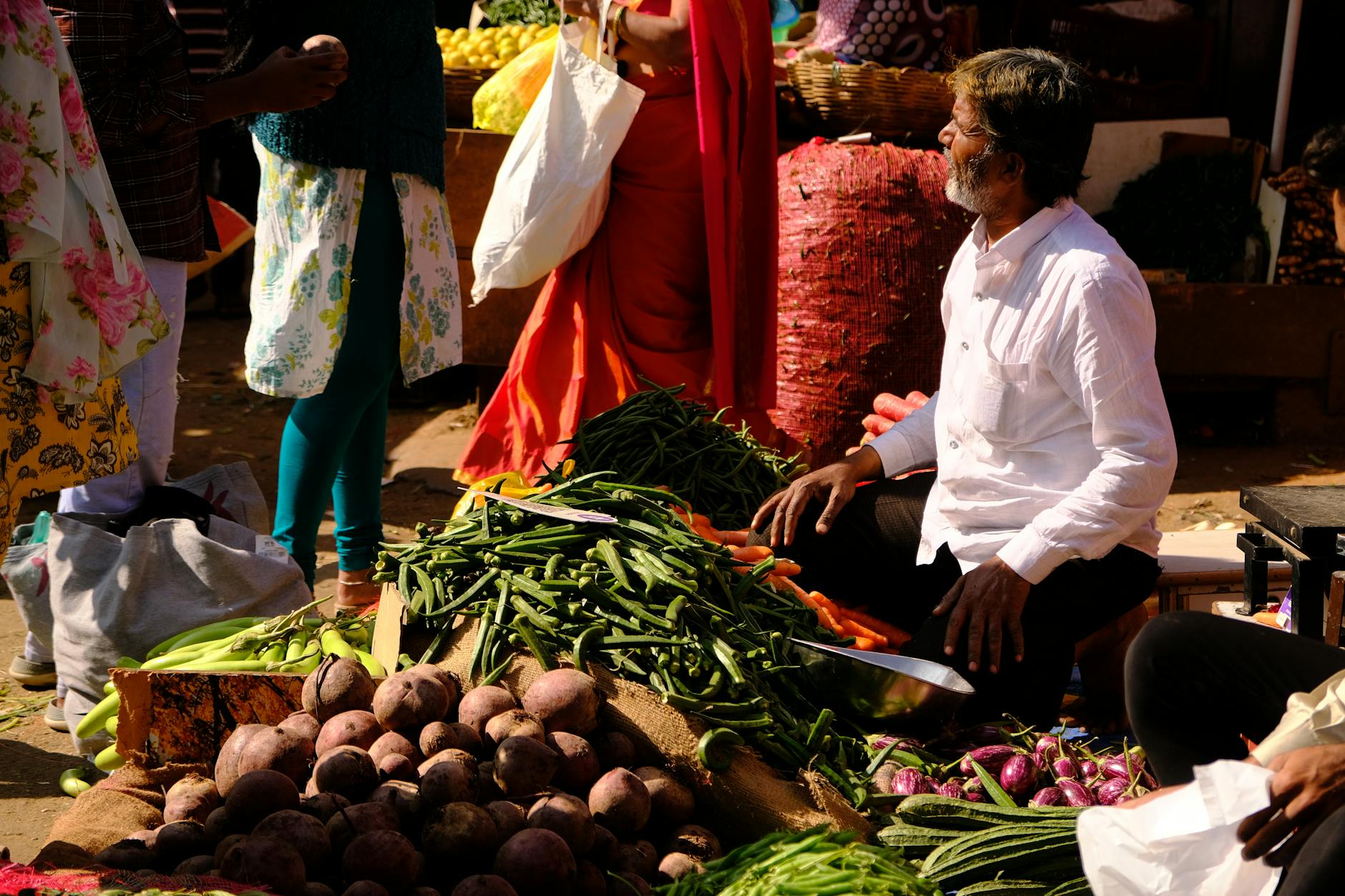 Weekend brunch scene at an outdoor cafe on Toorak Road